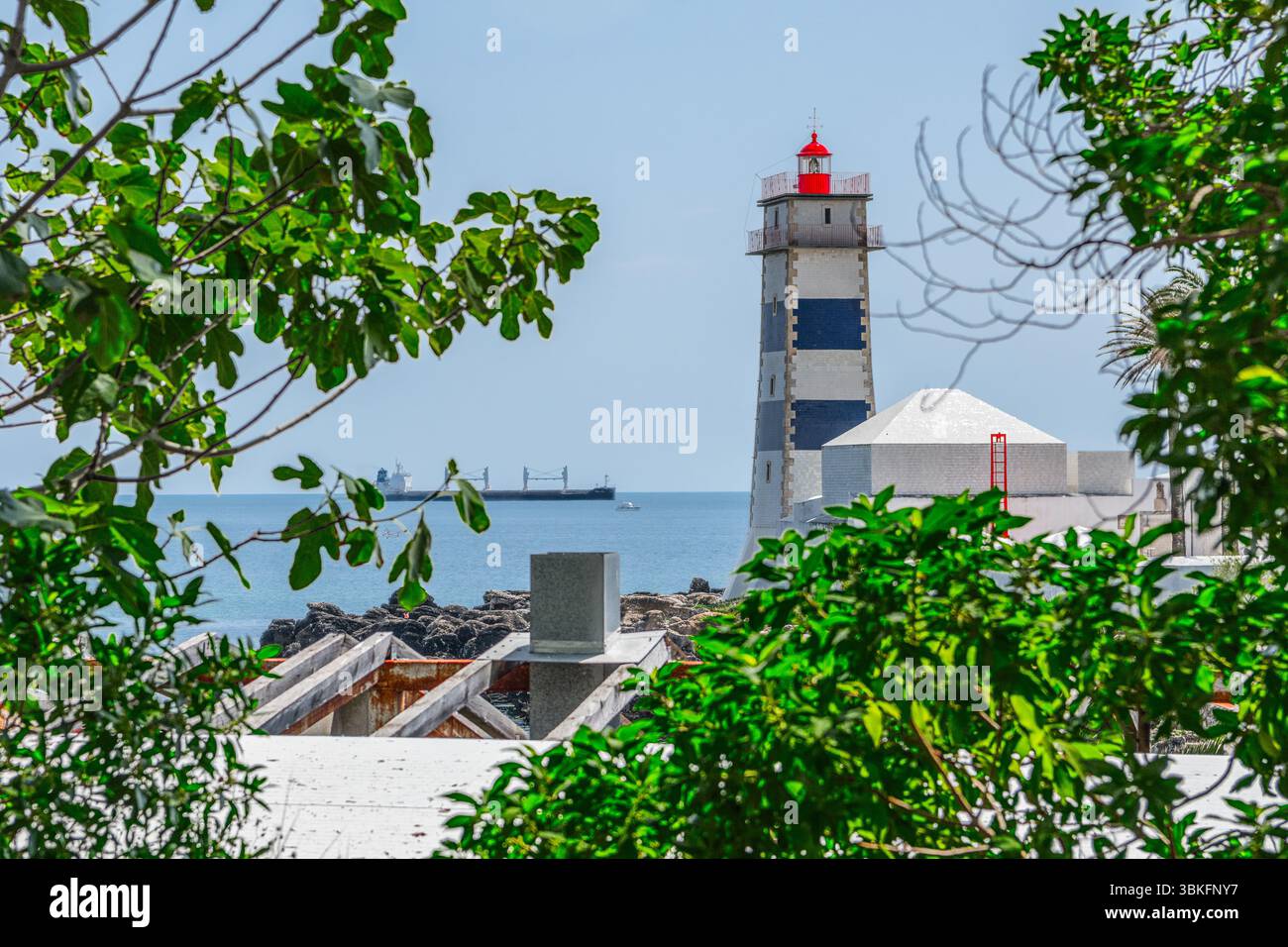 Cascais, Portugal, 20. April 2024: Das Museum dos Condes de Castro Guimaraes befindet sich in einer Gegend, in der sich die wichtigsten und bekanntesten Museen der Stadt befinden. Stockfoto