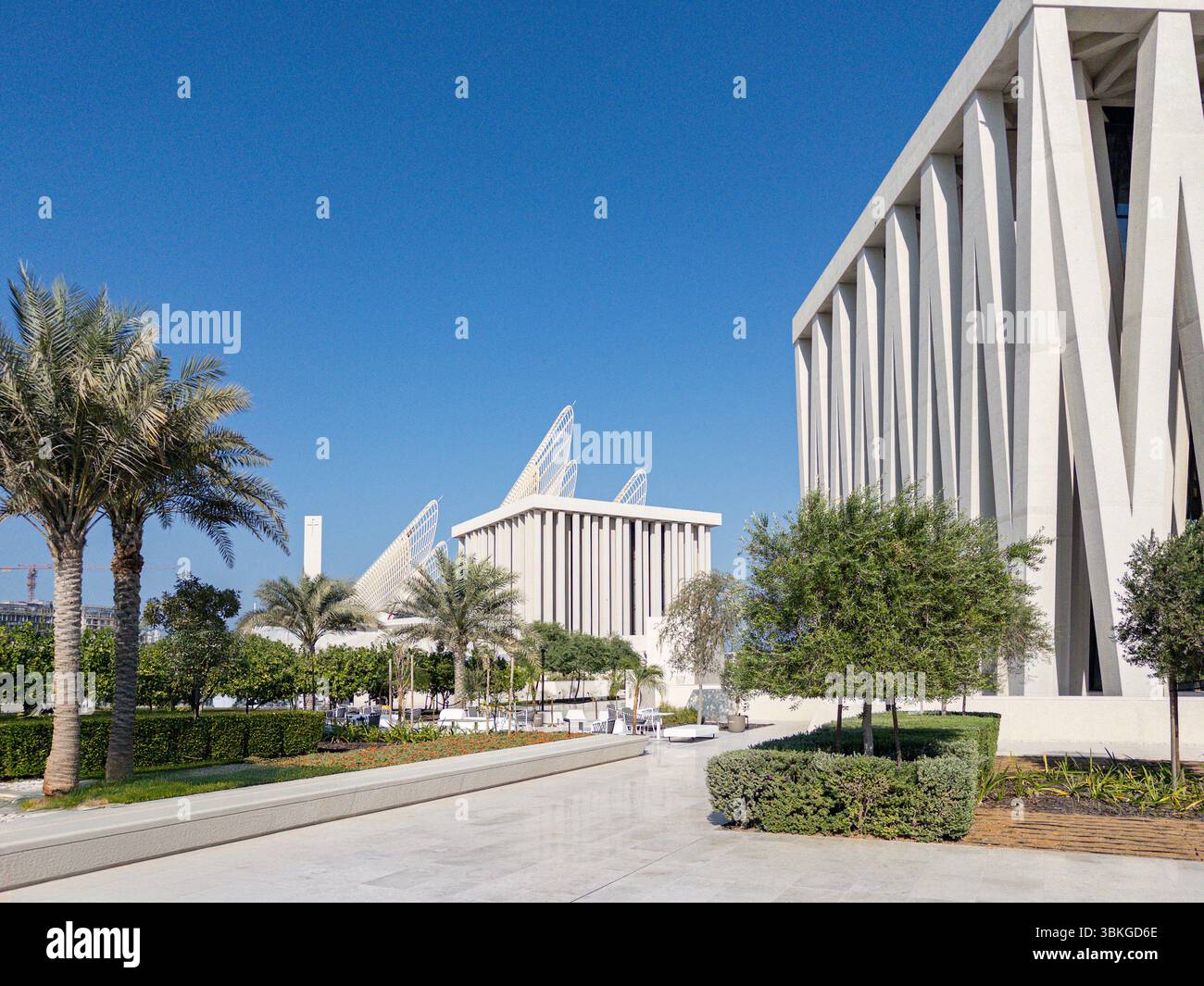 Zayed National Museum im Kulturviertel Saadiyat, Abu Dhabi, aus Sicht des Abrahamic Family House Stockfoto