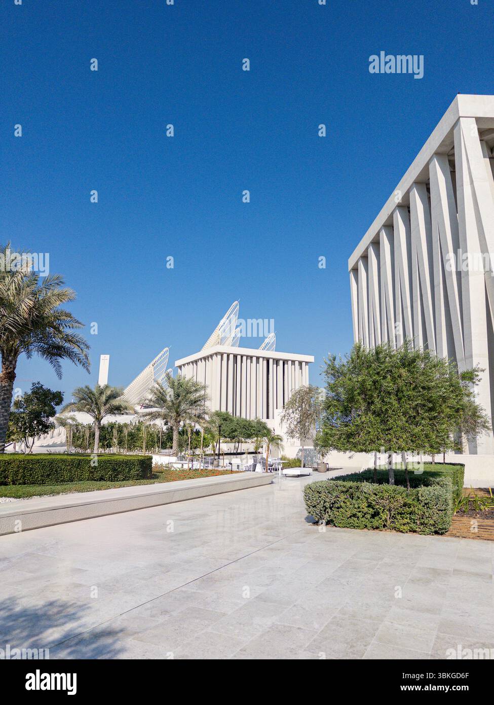 Zayed National Museum im Kulturviertel Saadiyat, Abu Dhabi, aus Sicht des Abrahamic Family House Stockfoto