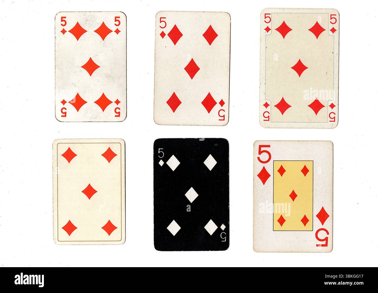 Eine Vintage-Spielkarte in verschiedenen Designs, isoliert auf weißem Hintergrund. Stockfoto
