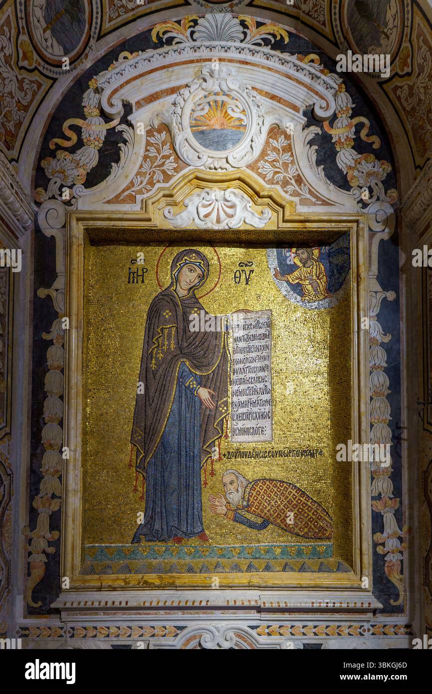 Ein atemberaubender Blick auf ein byzantinisches Mosaik in der Kirche Santa Maria dell’Ammiraglio (Martorana) in Palermo, Sizilien. Dieses Meisterstück aus dem 12. Jahrhundert Stockfoto
