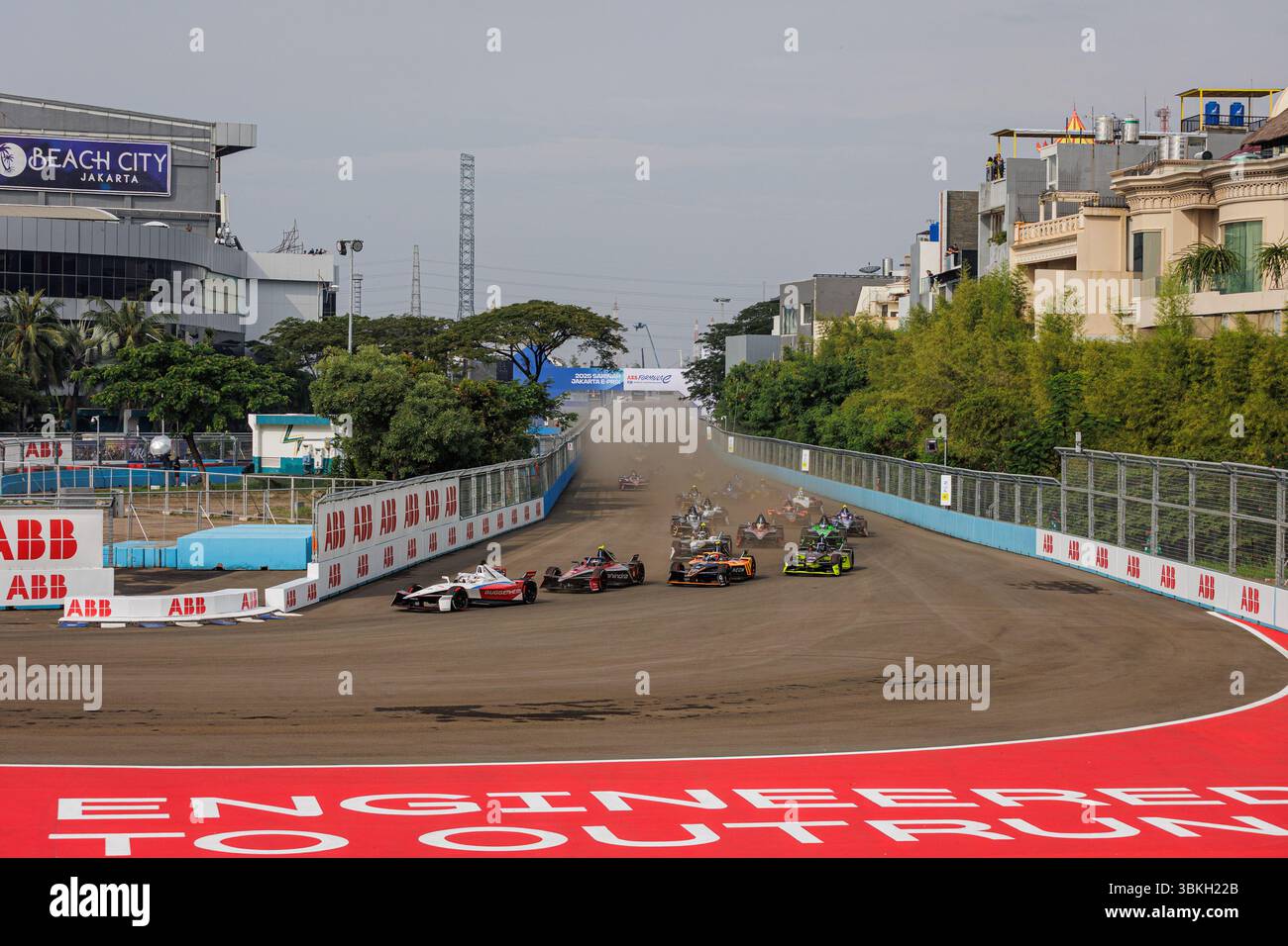 27 DENNIS Jake (gbr), Andretti Formula E, Porsche 99X Electric, 21 DE VRIES Nyck (nld), Mahindra Racing, Mahindra M11 Electro, BARNARD Taylor (gbr), NEOM McLaren Formula E Team, Nissan e-4ORCE 05, 33 TICKTUM Dan (gbr), Kiro Race Co, Porsche 99X Electric Cup 19. Juni 2025 2016, Porsche 1, Porsche 1. Juni 2024-25, Porsche 1. DPPI Media/Alamy Live News Stockfoto