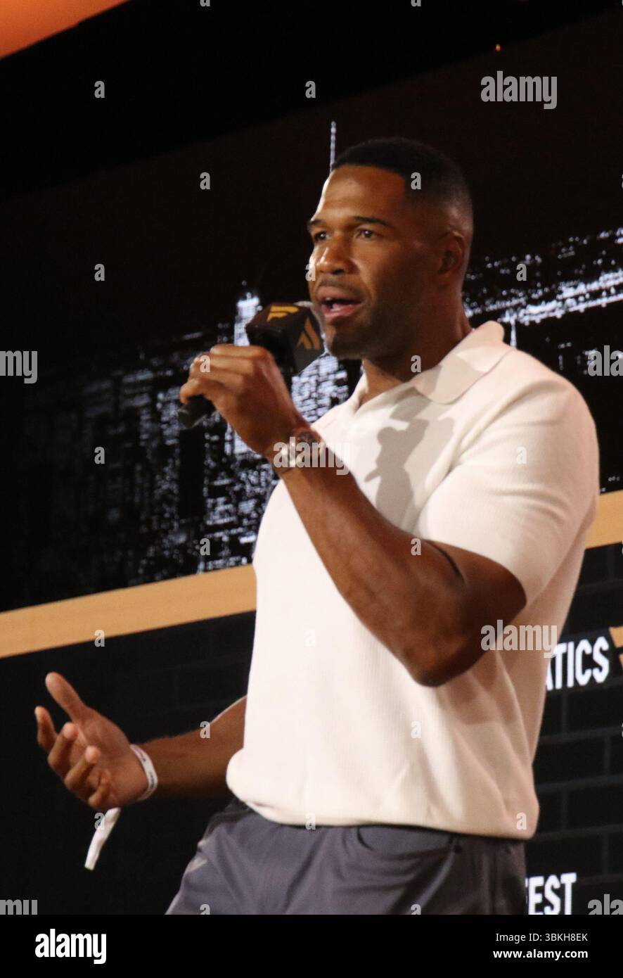 New York, NY, USA. Juni 2025. Michael Strahan während des Sports Film Hall of Fame Panels beim Fanatics fest NYC 2025 im Javits Center am 20. Juni 2025 in New York City. Quelle: Rw Media Punch/Alamy Live News Stockfoto