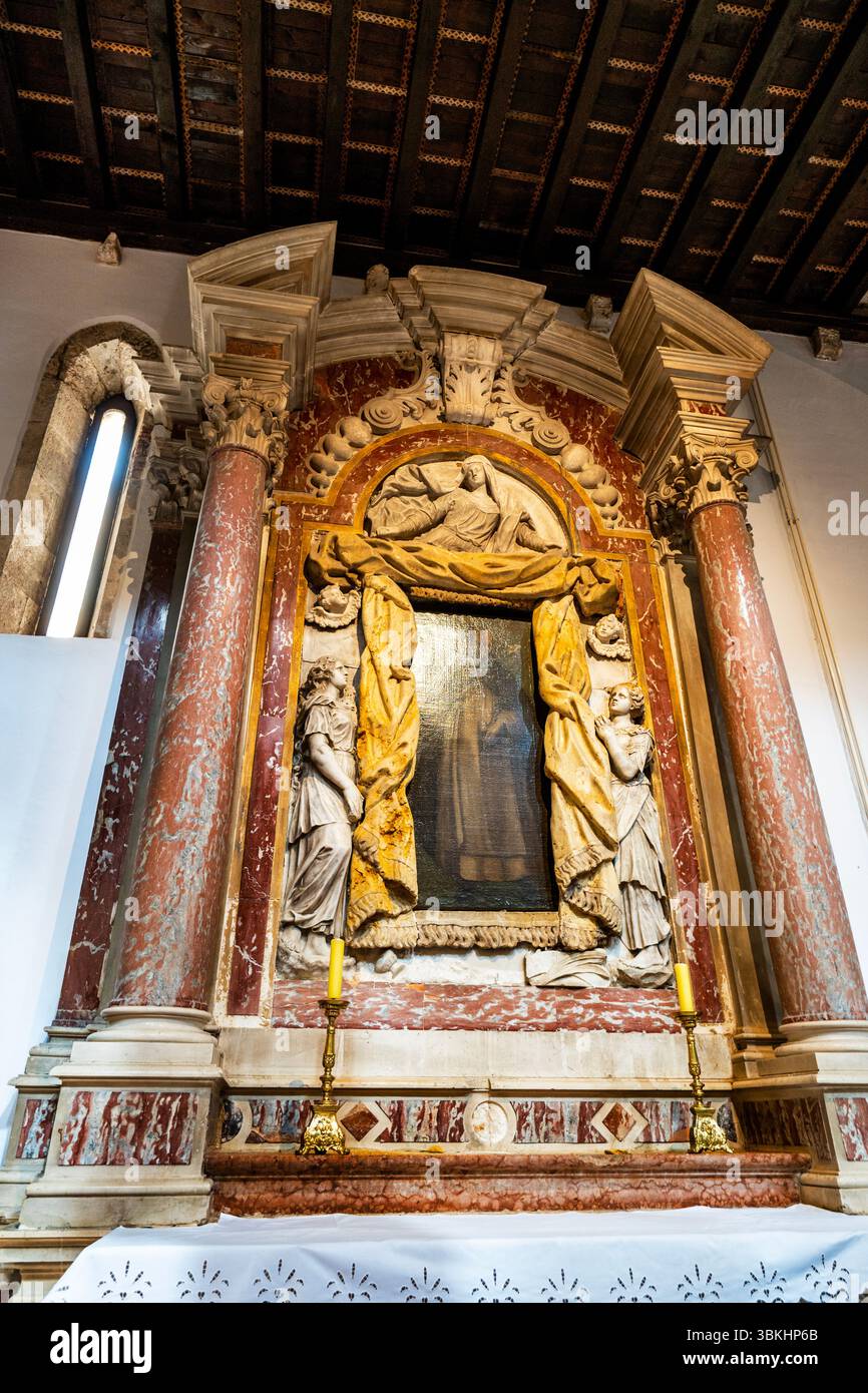 Altar des Heiligen Dominikus in der Kathedrale von Sankt Anastasia in Zadar, Kroatien. Stockfoto