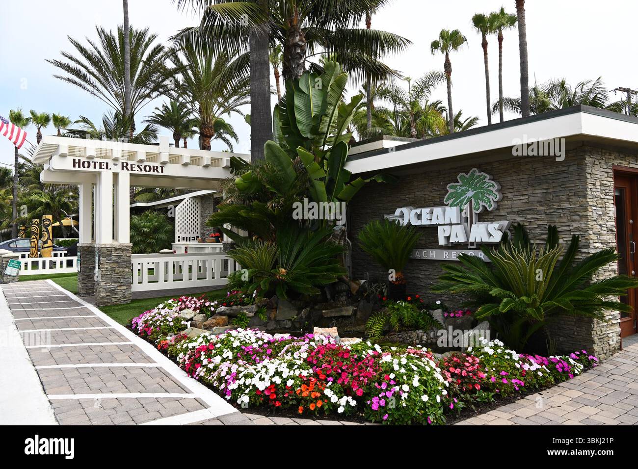 CARLSBAD, KALIFORNIEN - 15. JUNI 2025: Ocean Palms Beach Resort ist ein 120 Boutique-Hotelzimmer in einer ruhigen, üppigen und ruhigen Gegend, 2 Minuten entfernt Stockfoto