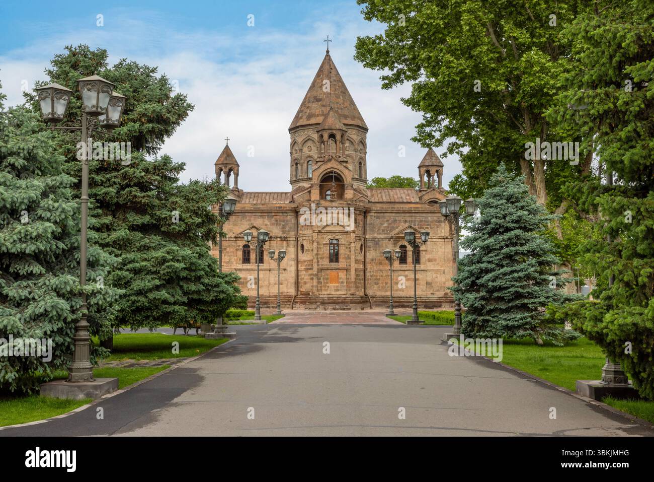 Die alte Kathedrale von Etchmiadzin in Vagharshapat, das spirituelle Herz der Armenisch-Apostolischen Kirche und ein UNESCO-Weltkulturerbe. Stockfoto