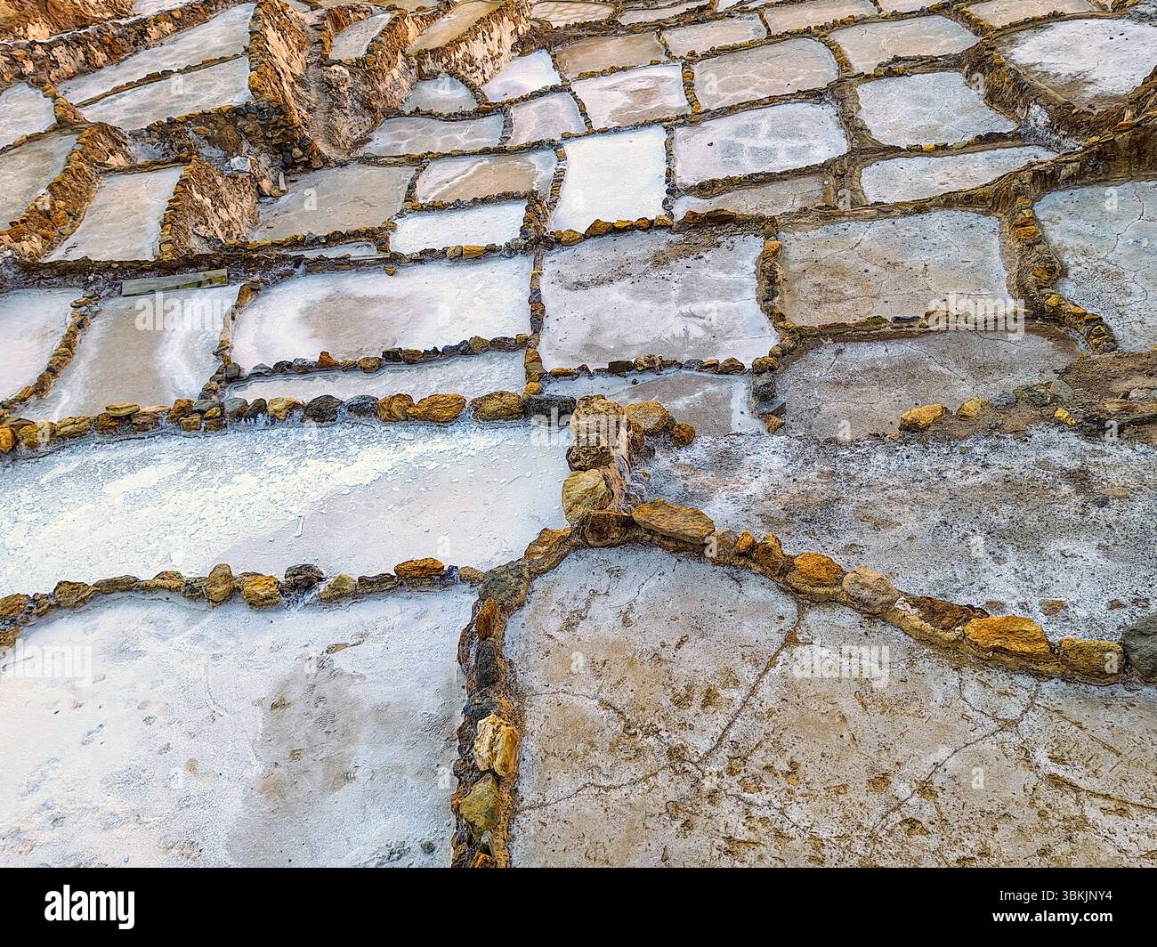 Salinas de Maras, Peru. Salzbergwerk. Inka-Salinen in Maras, nahe Cuzco im Heiligen Tal, Peru Stockfoto
