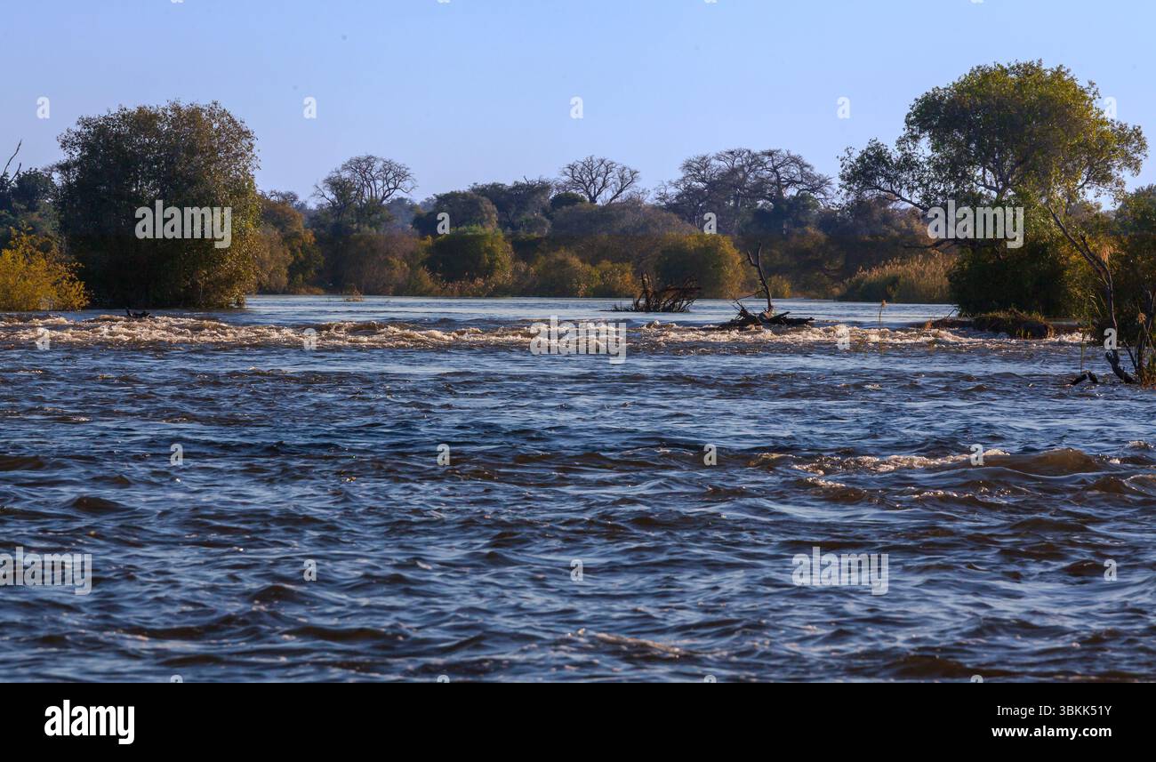 Der Sambesi River oberhalb der Victoria Falls - Sambesi Nationalpark, Sambia Stockfoto