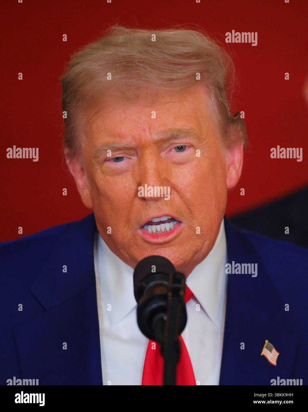 Washington, Usa. Juni 2025. US-Präsident Donald Trump hält am Samstag, den 21. Juni 2025, im Weißen Haus in Washington, DC, eine Ansprache an die Nation, nachdem die USA die Atomanlagen des Iran angegriffen hatten. Poolfoto von Carlos Barria/UPI Credit: UPI/Alamy Live News Stockfoto