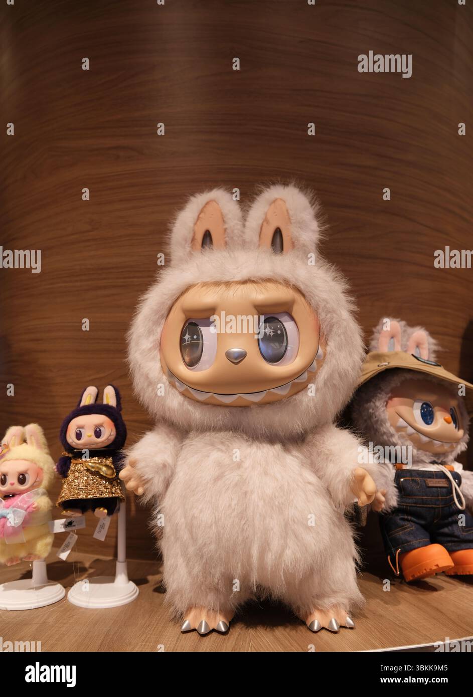 Shanghai, China-21. Juni 2025: Labubu Toys im POP MART Store Stockfoto