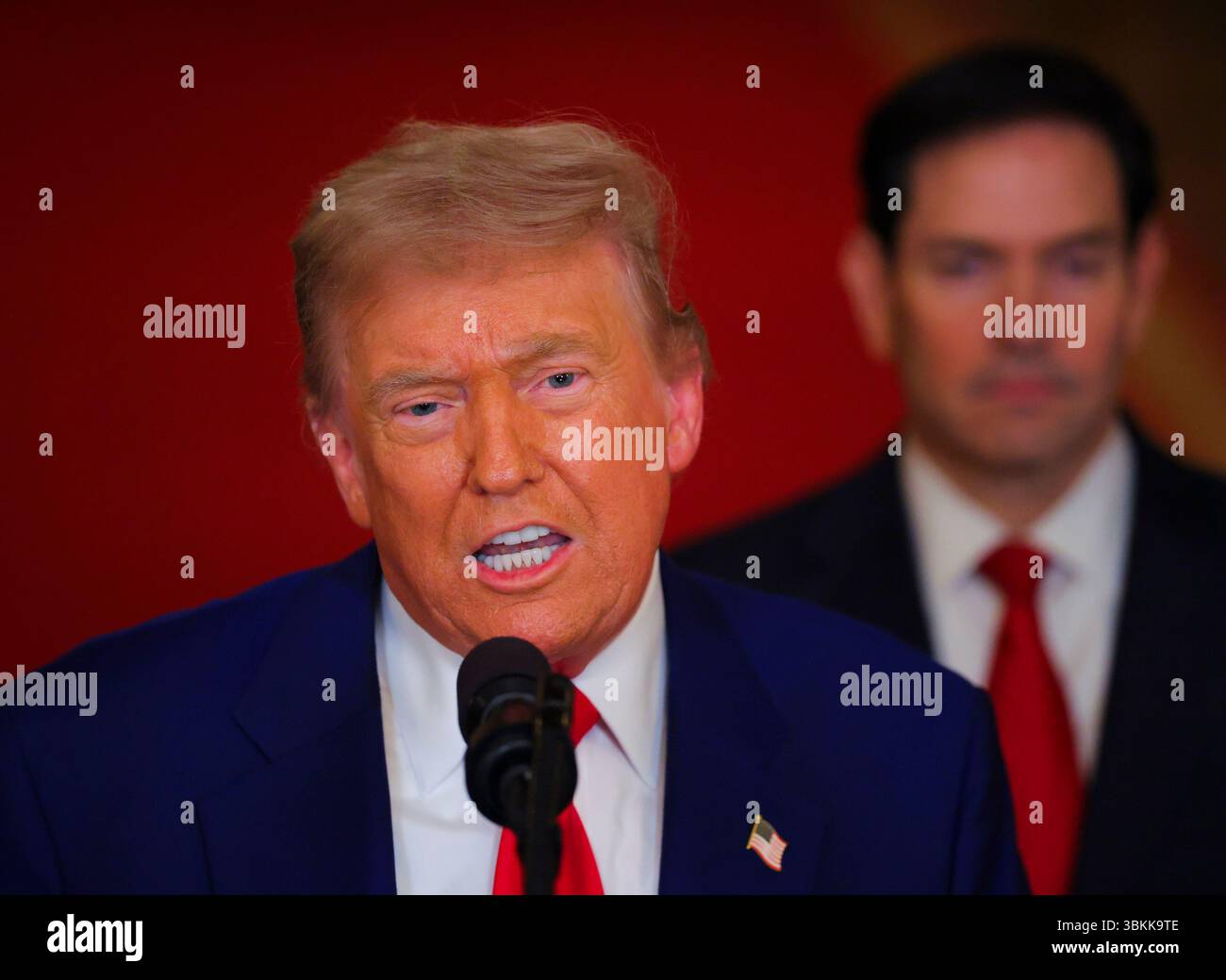 Washington, Usa. Juni 2025. US-Präsident Donald Trump hält am Samstag, den 21. Juni 2025, im Weißen Haus in Washington, DC, eine Ansprache an die Nation, nach den US-Angriffen auf iranische Atomanlagen. Poolfoto von Carlos Barria/UPI Credit: UPI/Alamy Live News Stockfoto