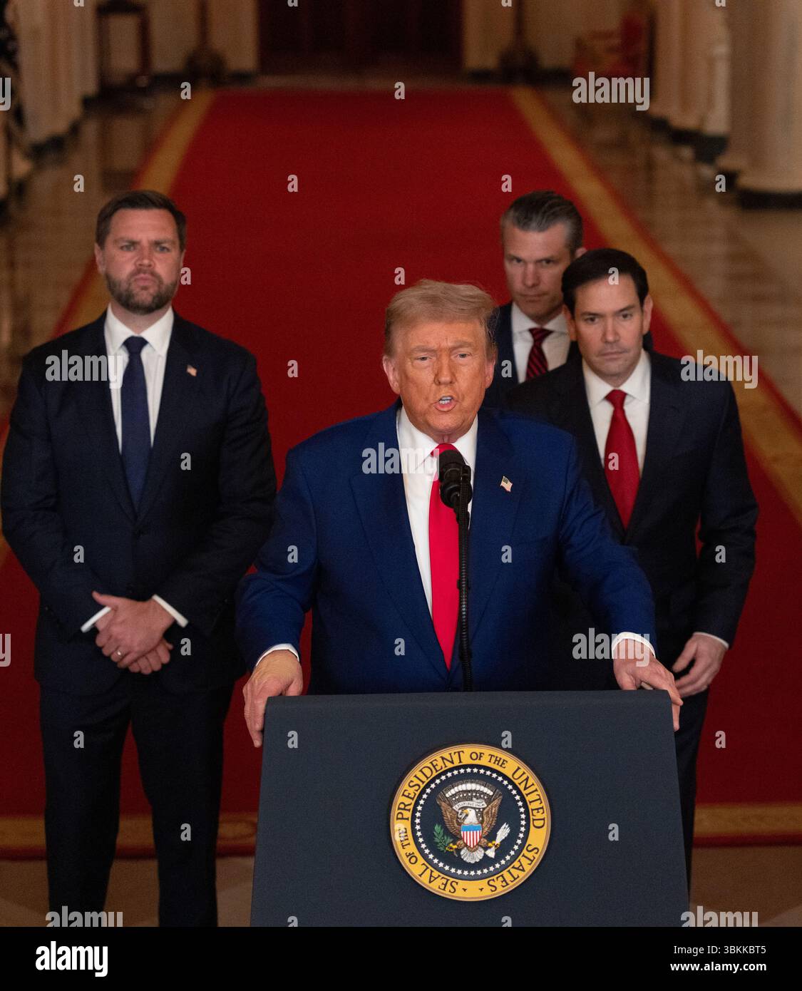 Washington, Usa. Juni 2025. Präsident Donald Trump hält am Samstag, den 21. Juni 2025, im Weißen Haus in Washington, D.C. eine Ansprache an die Nation, nachdem die USA auf iranische Atomanlagen gestürzt hatten. Poolfoto von Carlos Barria/UPI Credit: UPI/Alamy Live News Stockfoto