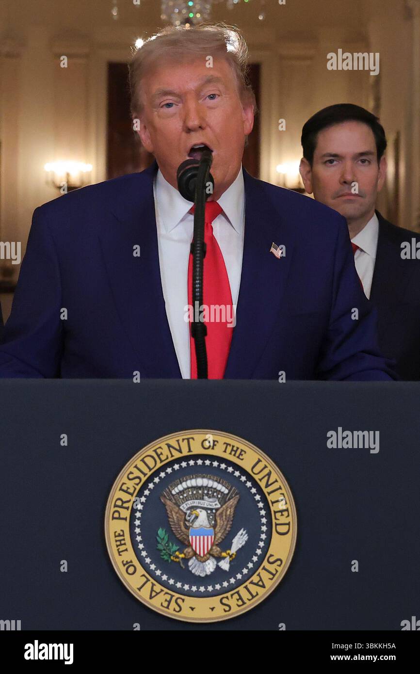 US-Präsident Donald Trump hält am 21. Juni 2025 im Weißen Haus in Washington, DC, USA, eine Ansprache an die Nation, nachdem die USA die Atomanlagen des Iran angegriffen hatten. Kredit: Carlos Barria/Pool über CNP Stockfoto