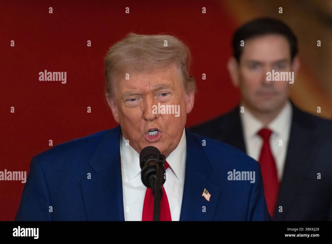 US-Präsident Donald Trump hält am 21. Juni 2025 im Weißen Haus in Washington, DC, USA, eine Ansprache an die Nation, nachdem die USA die Atomanlagen des Iran angegriffen hatten. Kredit: Carlos Barria/Pool über CNP Stockfoto