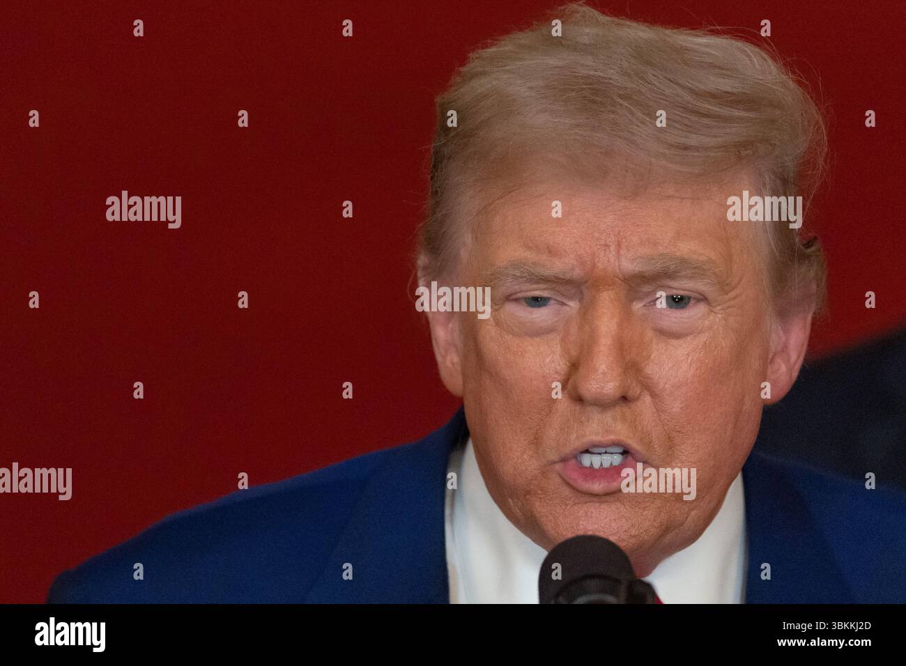 US-Präsident Donald Trump hält am 21. Juni 2025 im Weißen Haus in Washington, DC, USA, eine Ansprache an die Nation, nachdem die USA die Atomanlagen des Iran angegriffen hatten. Kredit: Carlos Barria/Pool über CNP Stockfoto