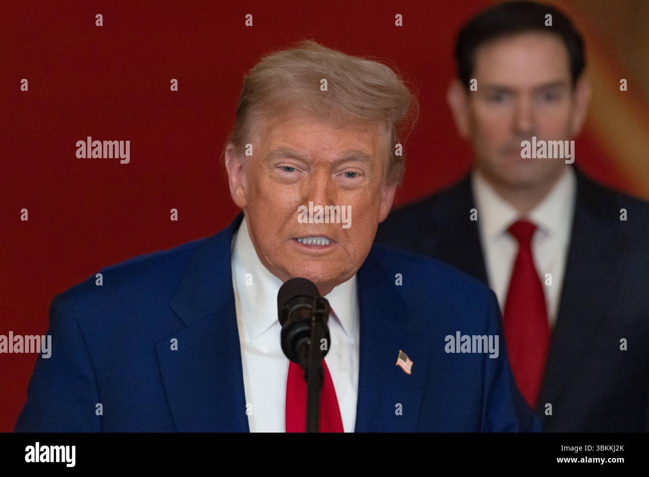 US-Präsident Donald Trump hält am 21. Juni 2025 im Weißen Haus in Washington, DC, USA, eine Ansprache an die Nation, nachdem die USA die Atomanlagen des Iran angegriffen hatten. Kredit: Carlos Barria/Pool über CNP Stockfoto