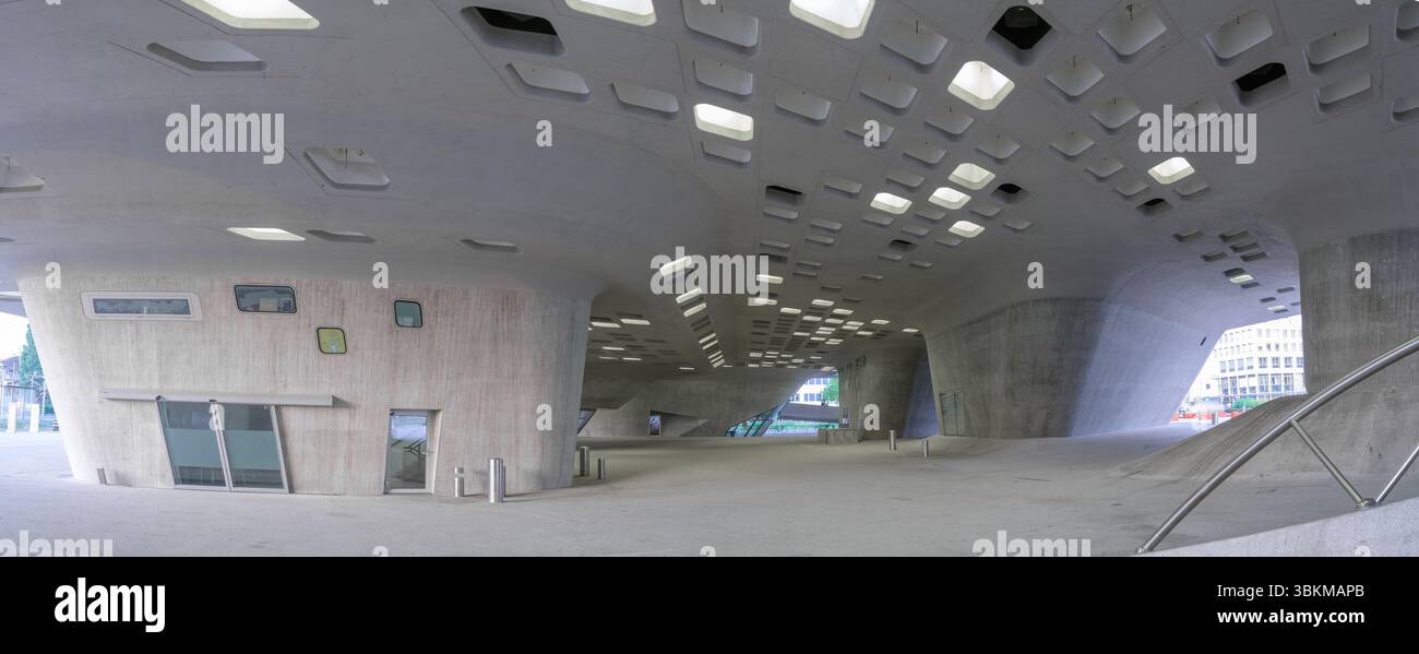 Wolfsburg – 17. Juni 2025: Das Phæno Science Center ist ein interaktives Wissenschaftszentrum in Wolfsburg Stockfoto