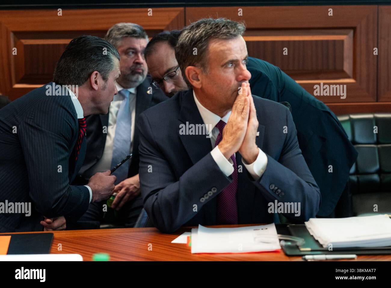 Washington, Usa. Juni 2025. CIA-Direktor John Ratcliffe im Lageraum des Weißen Hauses in Washington, DC, am Samstag, den 21. Juni 2025, als US-Bomber Angriffe auf die Atominfrastruktur der Islamischen Republik Iran verübten. Die Vereinigten Staaten zielten auf die Einrichtungen Fordow, Natanz und Esfahan ab, wobei Trump in einem Beitrag auf Truth Social sagte, sie seien "vollständig und vollständig ausgelöscht". Foto über das Weiße Haus/UPI Credit: UPI/Alamy Live News Stockfoto