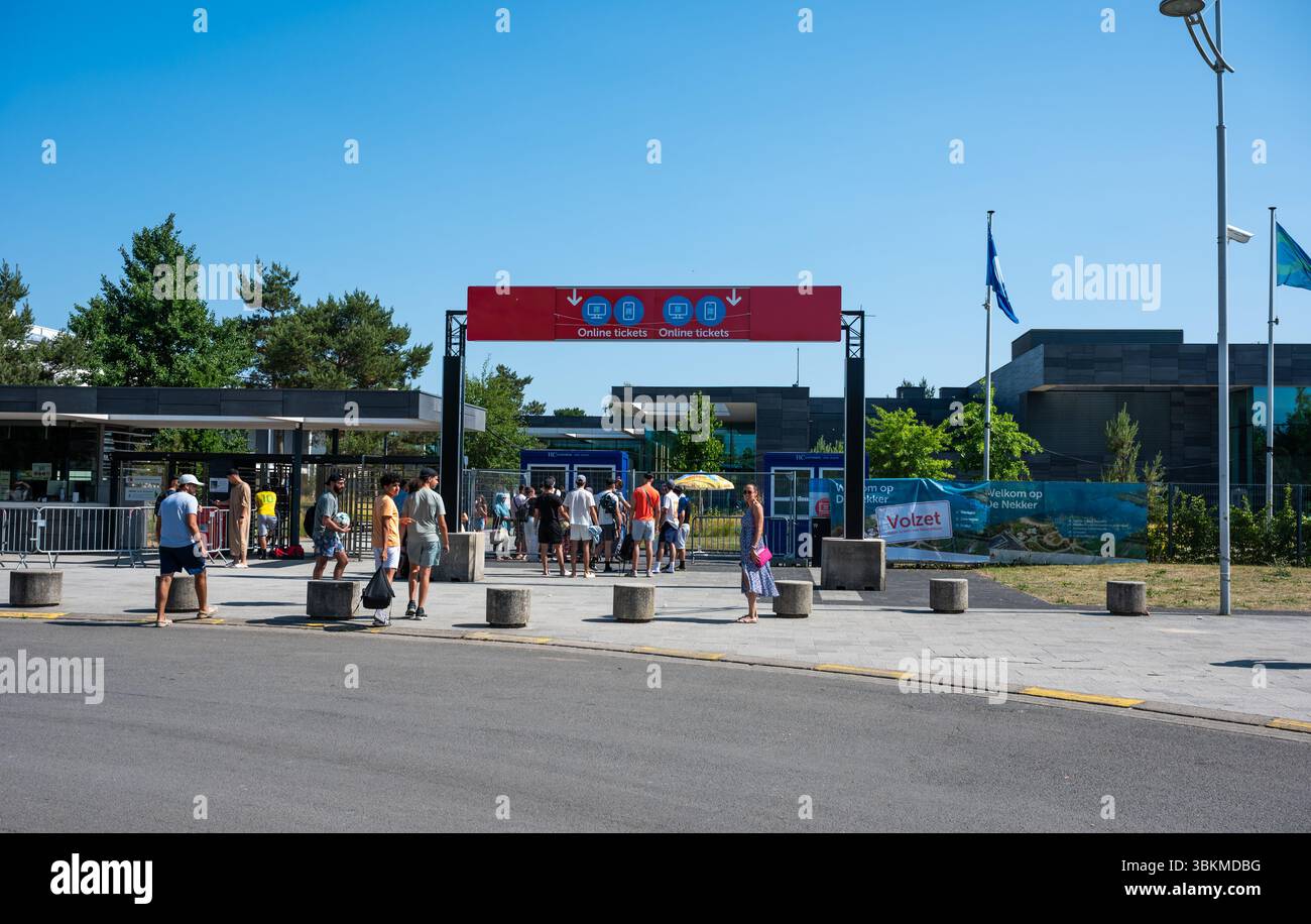 Eingang der Sport- und Erholungsdomäne de Nekker mit Ticketkontrolle, Mechelen, Provinz Antwerpen, Belgien 21. Juni 2025 Stockfoto