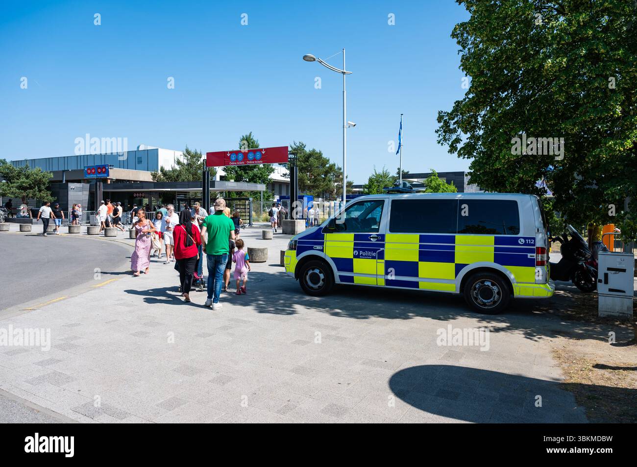 Eingang der Sport- und Erholungsdomäne de Nekker mit Ticketkontrolle, Mechelen, Provinz Antwerpen, Belgien 21. Juni 2025 Stockfoto