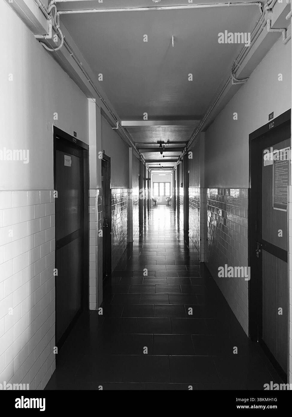 Tiefe Des Schwarzweiß-Flurs Stockfoto