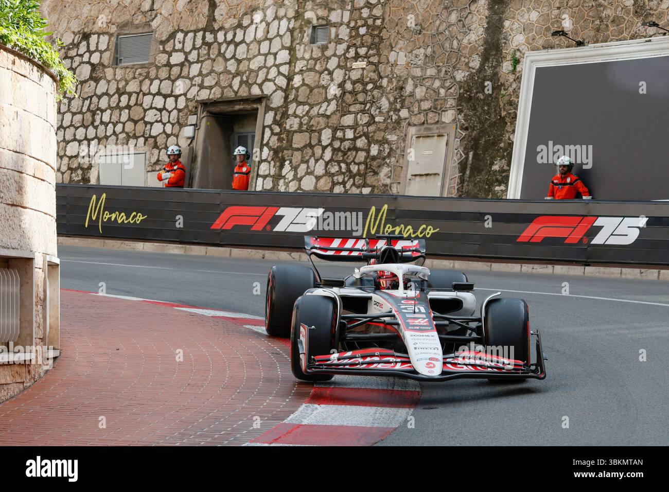 Monaco, 23. Mai 2025. Formel 1 Tag Heuer Grand Prix de Monaco 2025. Im Bild: #31 Esteban Ocon (FRA) vom MoneyGram Haas F1 Team in VF-25 © Piotr Zajac/Alamy Live News Stockfoto