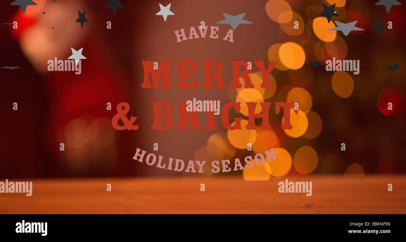 Festlicher Grußtext über Holztisch mit dekorativen Sternen und verschwommenen Lichtern Stockfoto