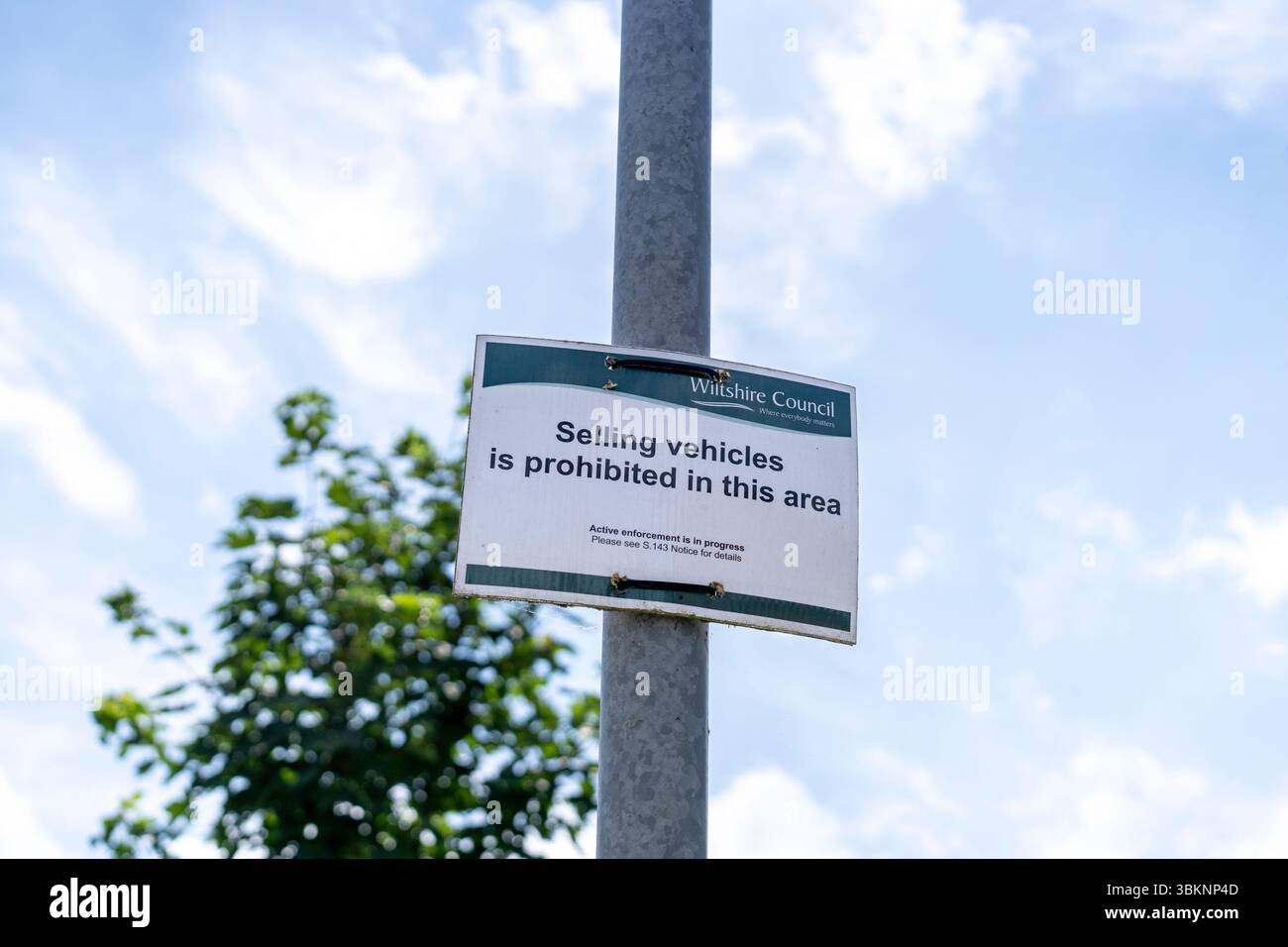 Schild „Verkauf von Fahrzeugen verboten“ Stockfoto