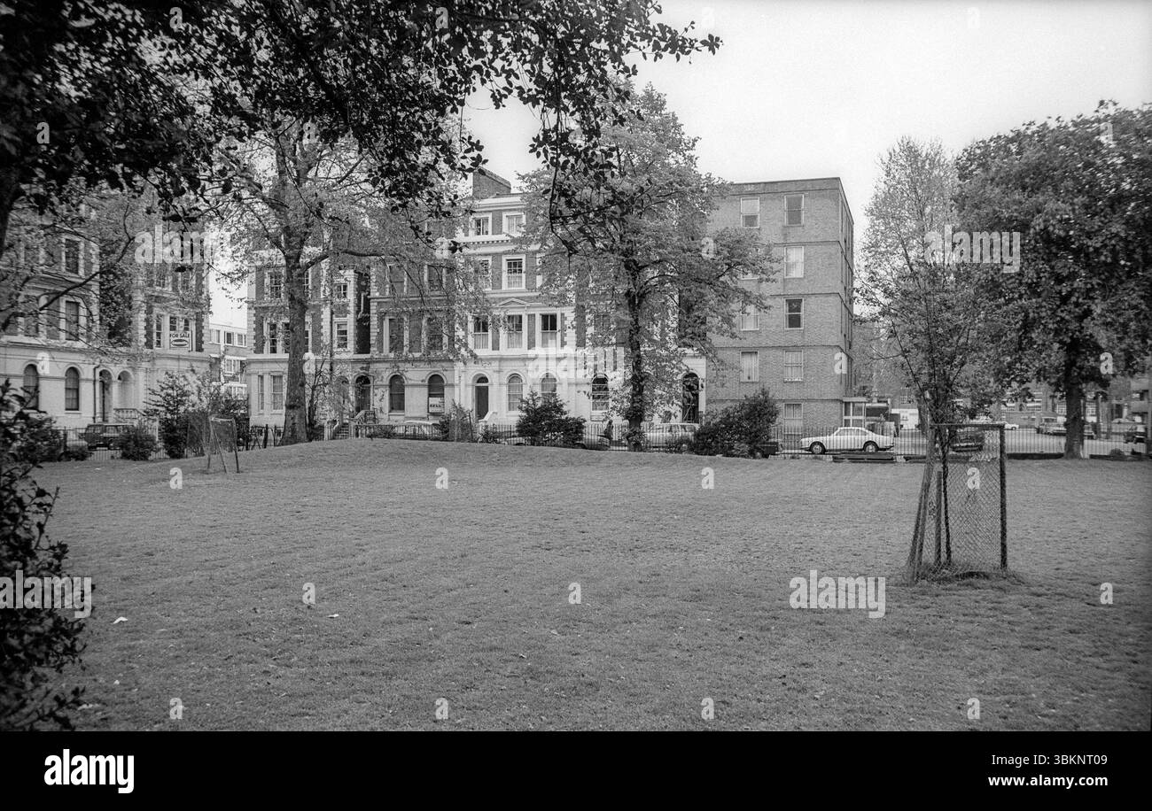 1975 Archivfoto des Albert Square in Lambeth, Süd-London. 1848 - 1851 wurde auf Marktgartengrundstück errichtet und 1968 zum ersten Mal als Schutzgebiet ausgewiesen. Stockfoto