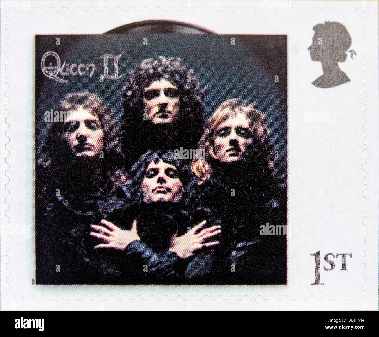 Britische Briefmarke aus einem Set mit Albumcovern der Band Queen, herausgegeben 2020 Stockfoto