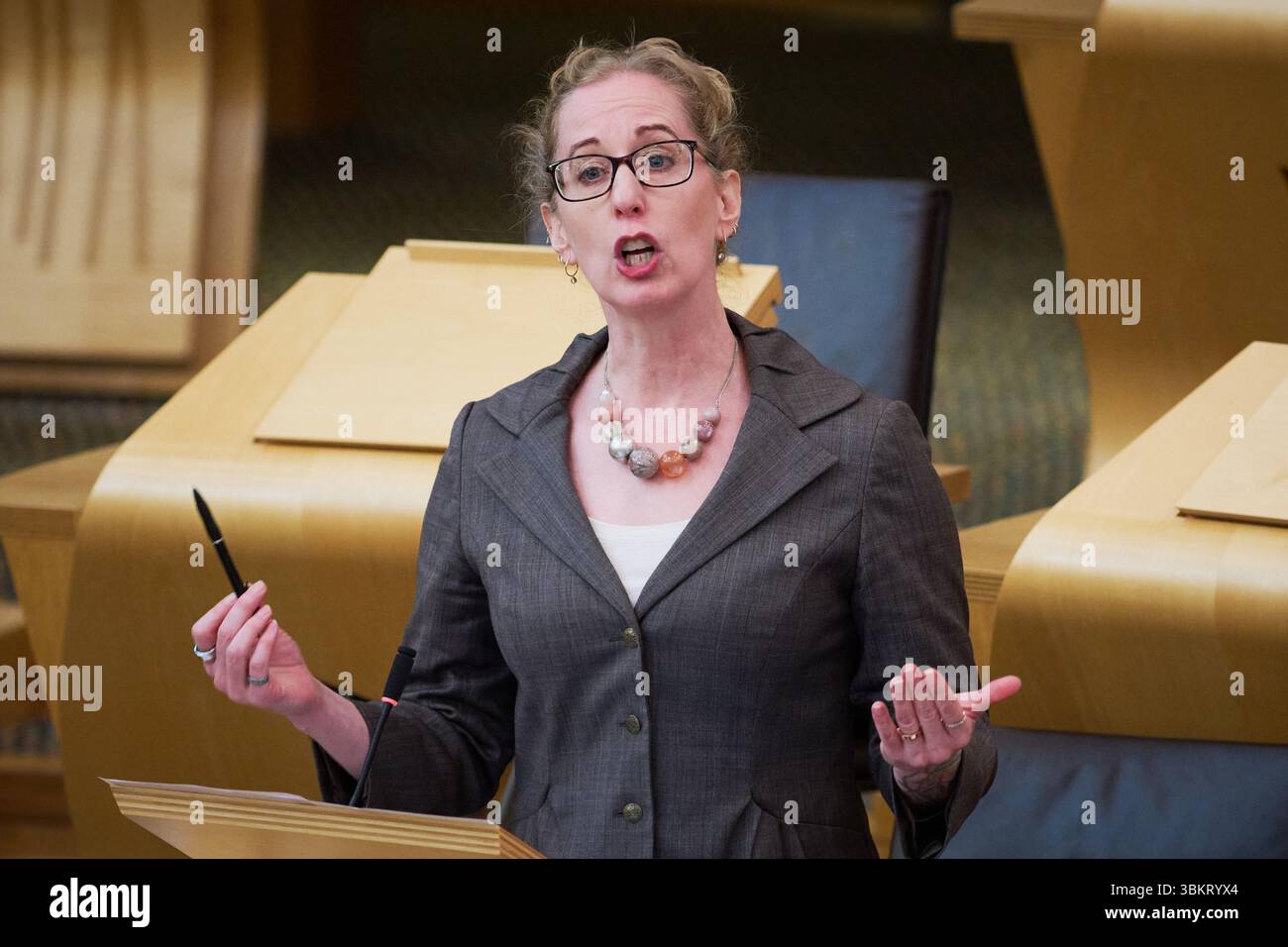 Edinburgh Schottland, Vereinigtes Königreich 18. Juni 2025. Scottish Green MSP Lorna Slater im schottischen Parlament. Credit sst/alamy Live News Stockfoto