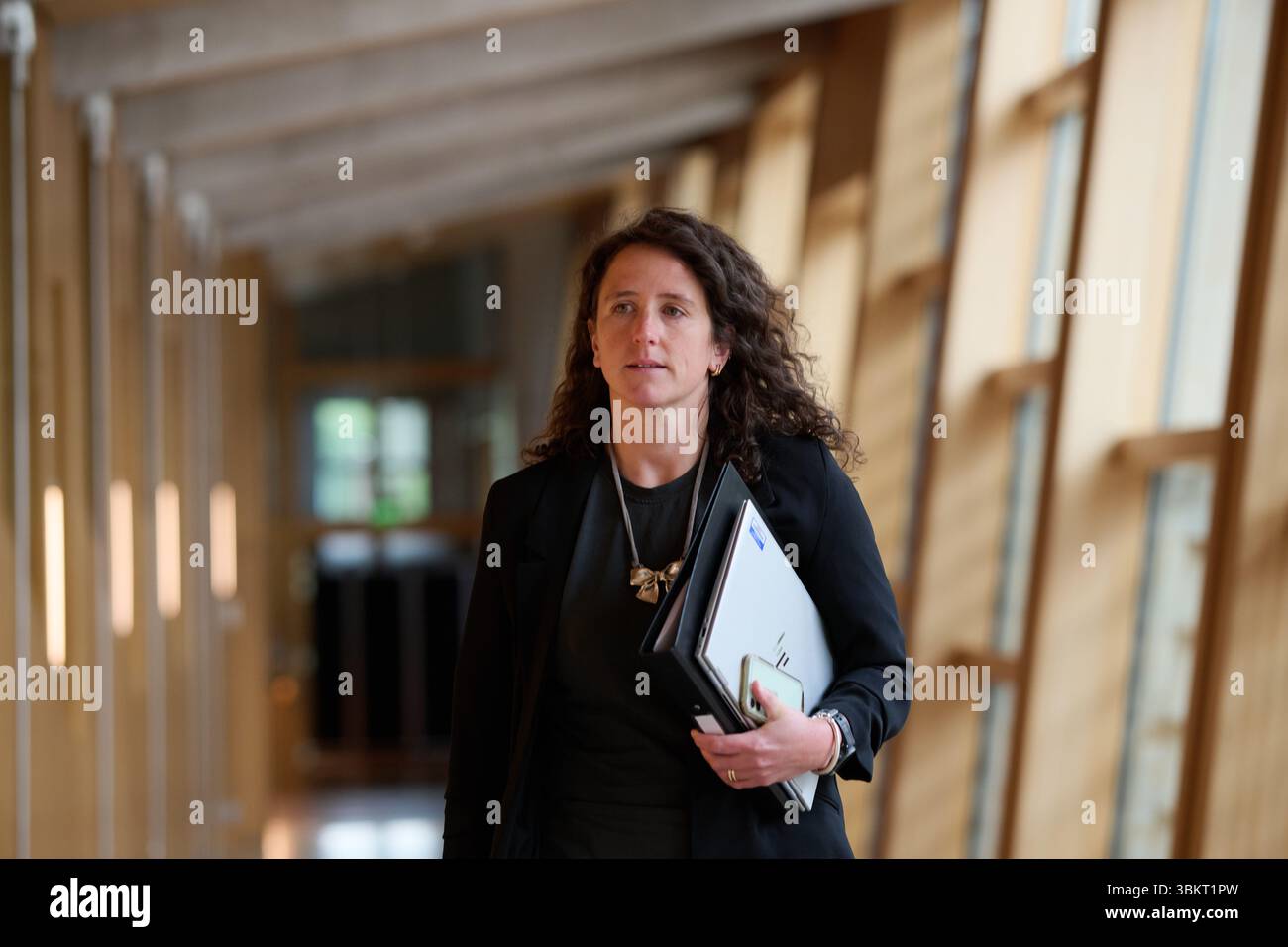 Edinburgh Schottland, Vereinigtes Königreich 18. Juni 2025. Kabinettssekretär für ländliche Angelegenheiten, Landreform und Inseln Mairi Gougeon MSP im schottischen Parlament. Credit sst/alamy Live News Stockfoto