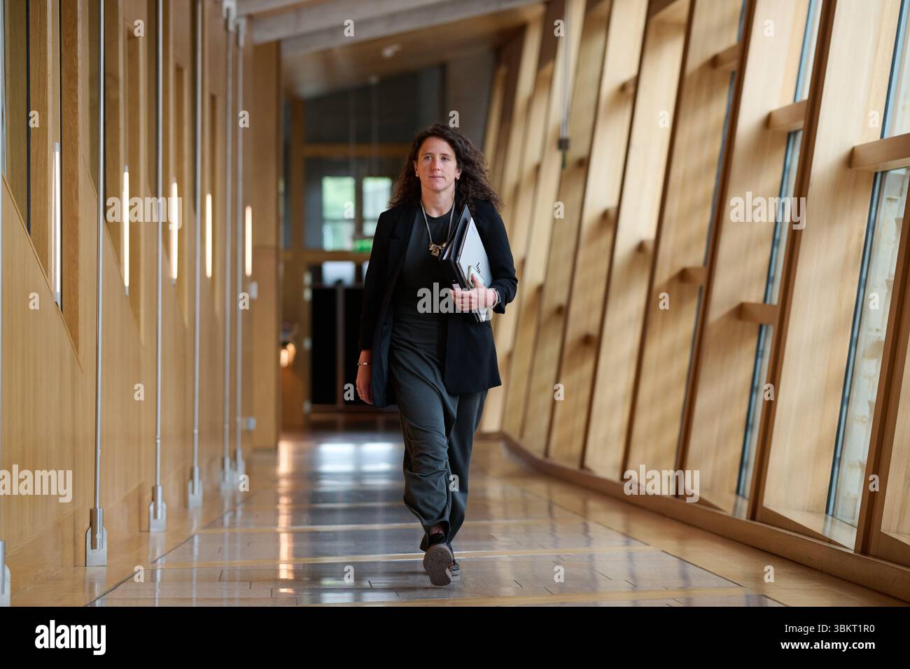 Edinburgh Schottland, Vereinigtes Königreich 18. Juni 2025. Kabinettssekretär für ländliche Angelegenheiten, Landreform und Inseln Mairi Gougeon MSP im schottischen Parlament. Credit sst/alamy Live News Stockfoto