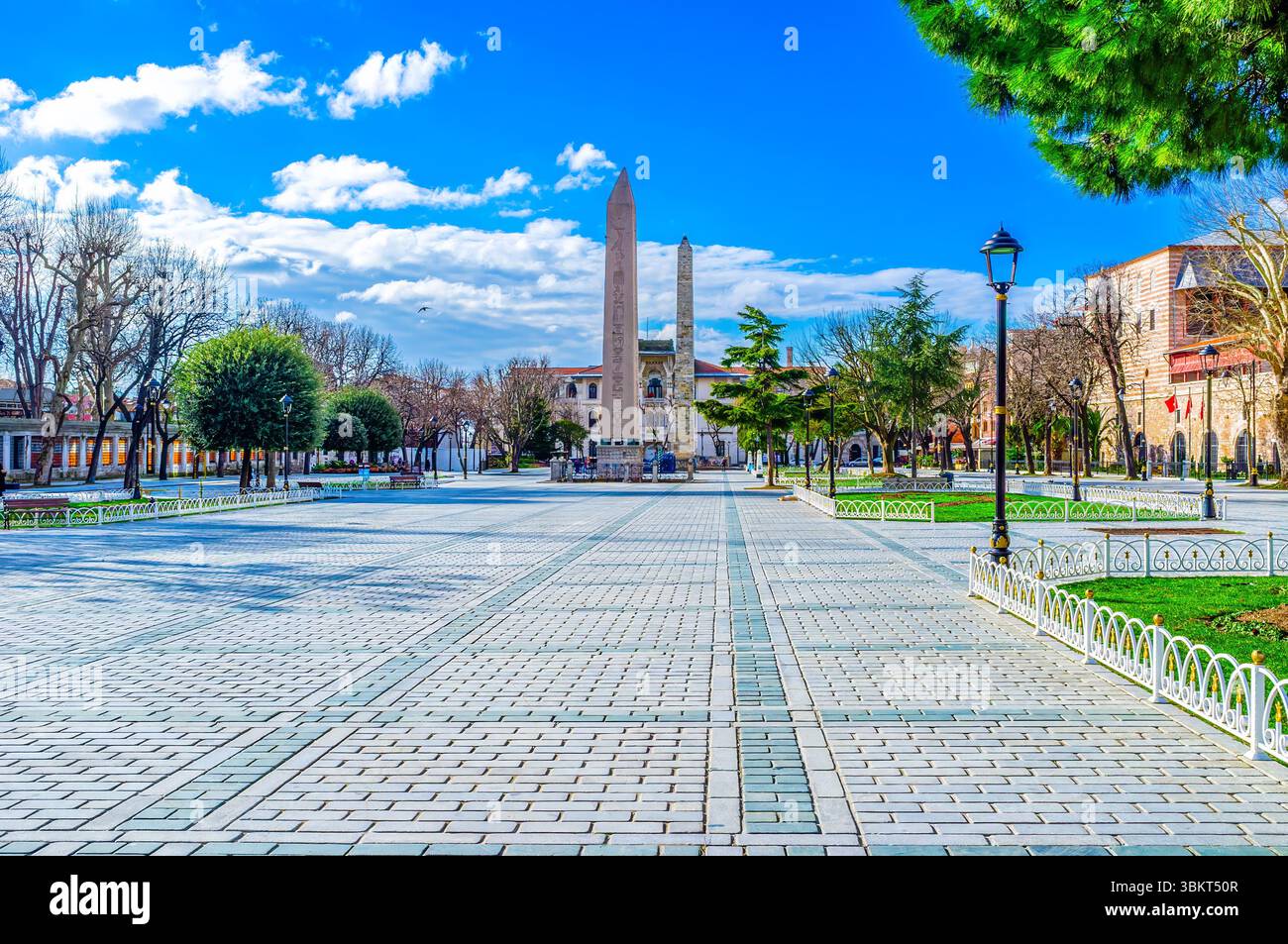 Sultanahmet Meydani ist der alte Platz, der früher als Hippodrom mit zwei alten Obelisken bekannt ist, Istanbul, Türkei Stockfoto