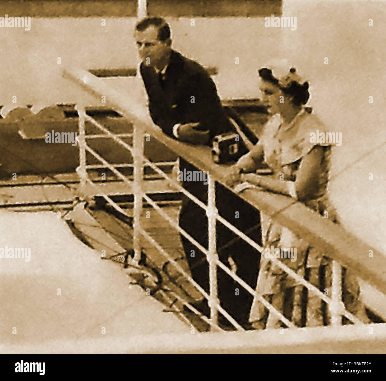 Königin Elisabeth II. Und Duke of Edinburgh durch die Miraflores Locks auf der „Gotik“ Stockfoto