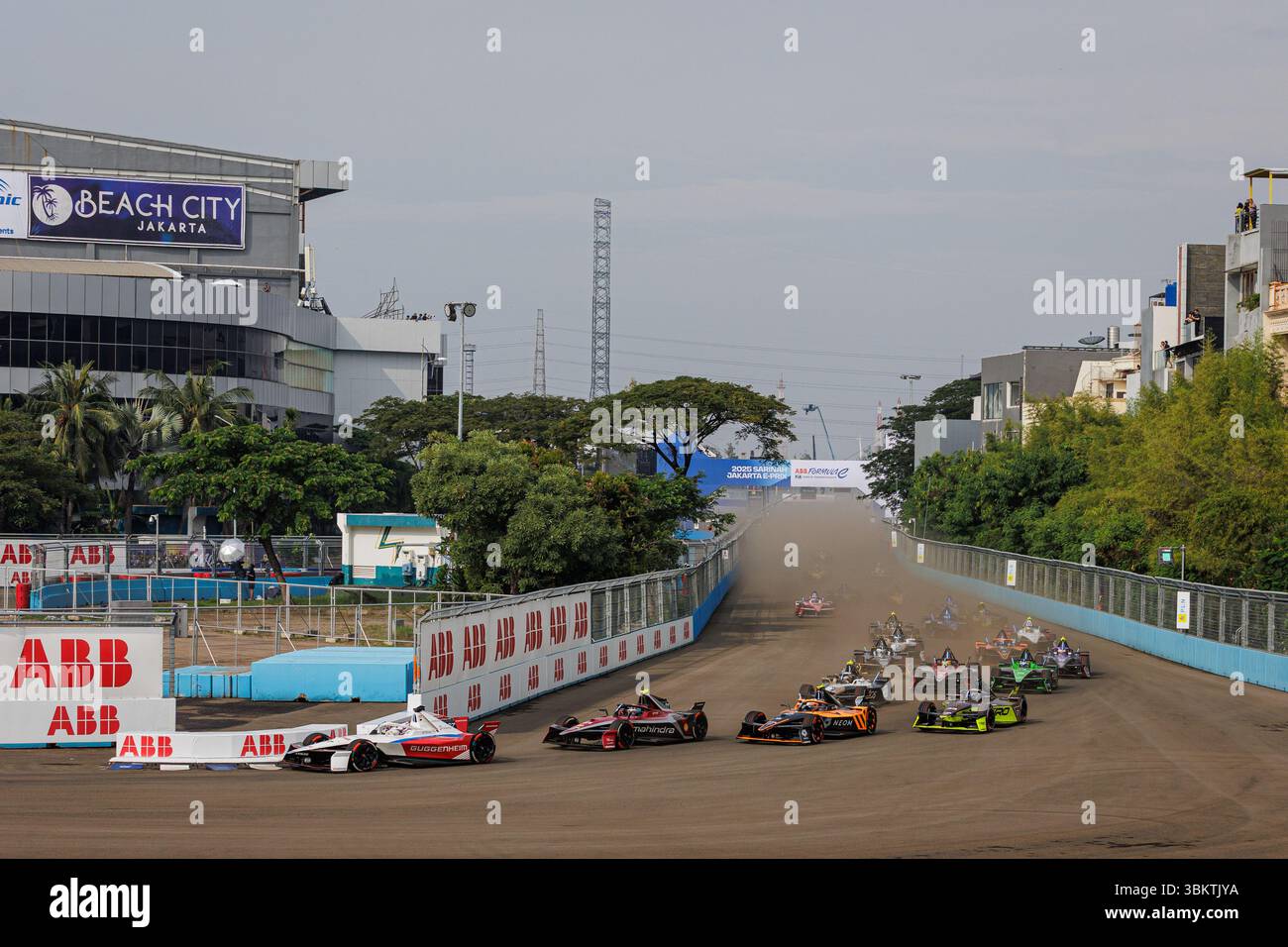 27 DENNIS Jake (gbr), Andretti Formula E, Porsche 99X Electric, 21 DE VRIES Nyck (nld), Mahindra Racing, Mahindra M11 Electro, BARNARD Taylor (gbr), NEOM McLaren Formula E Team, Nissan e-4ORCE 05, 33 TICKTUM Dan (gbr) 2024-25, Kiro Race Co, Porsche 99X Electric Cup 19 2025 Stockfoto