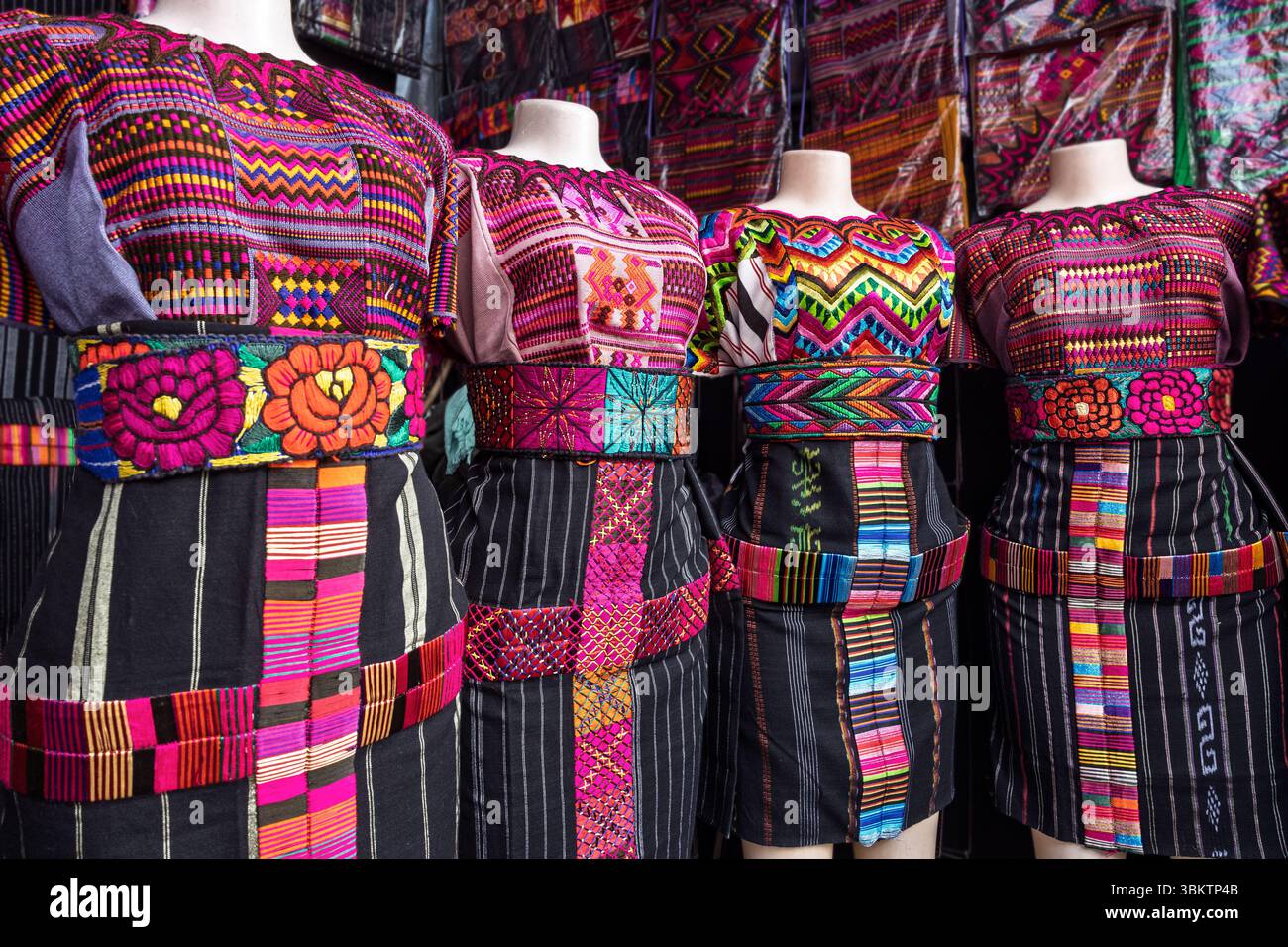 Traditionelle handgefertigte Kleider, Markt, Chichicastenango, Guatemala Stockfoto