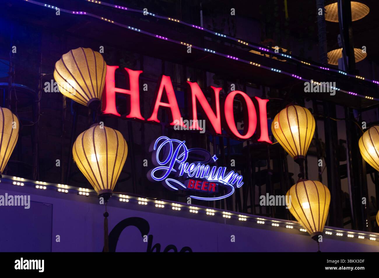 HO-CHI-MINH-STADT, VIETNAM - 15. AUGUST 2024: Foto des amerikanischen Flugzeugs, das im Vietnamkrieg eingesetzt wurde, im Museum für Kriegsreste. Stockfoto