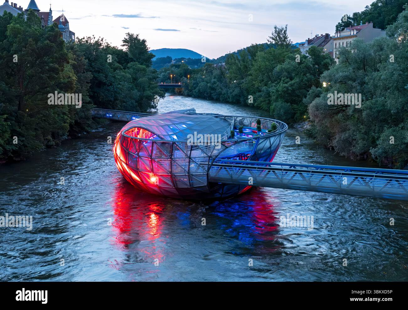 Murinsel schwimmende Insel an der Mur bei Nacht, Graz, Österreich Stockfoto