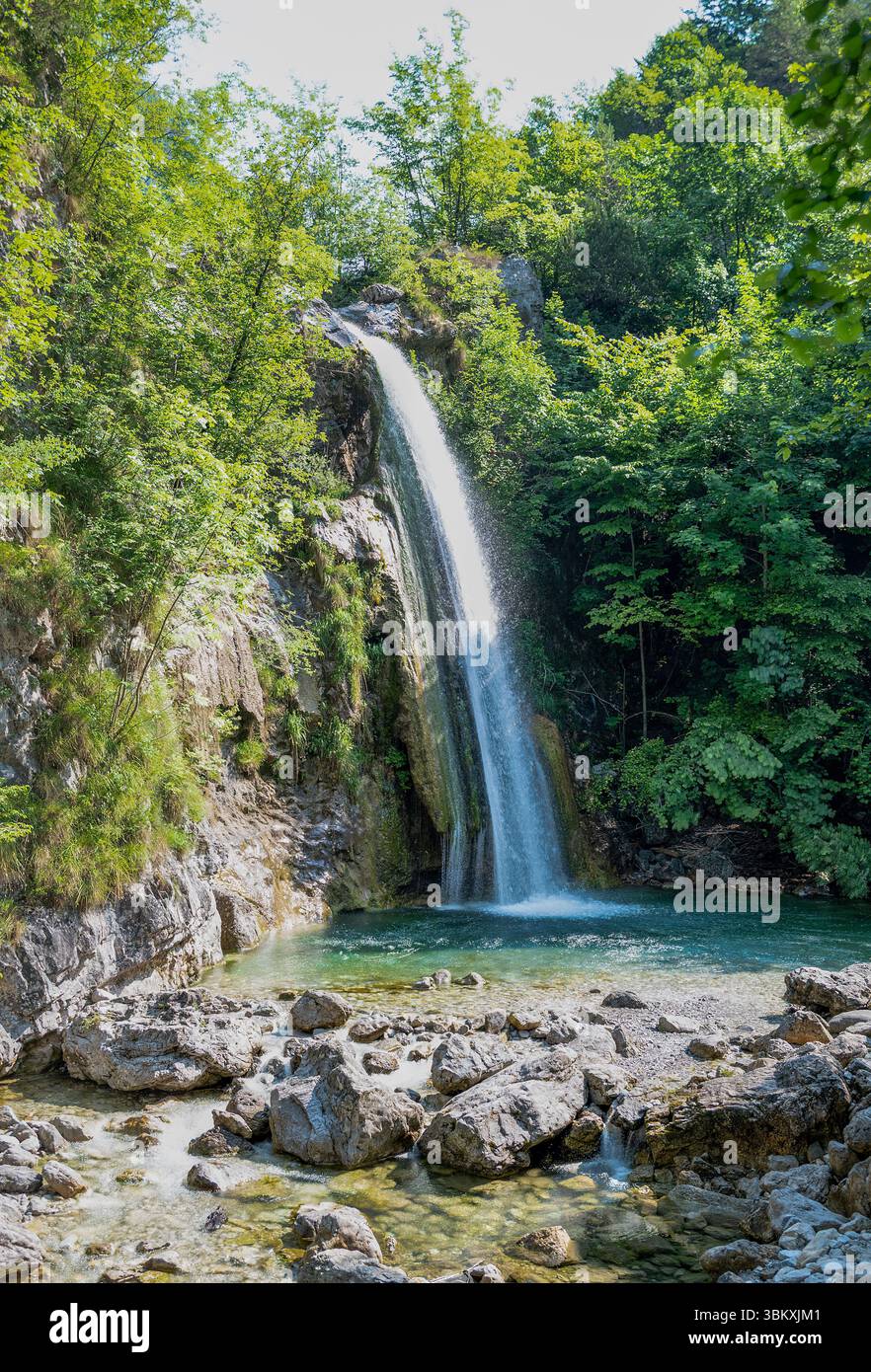 Cascata d'Ampola, in der Nähe des Idro-Sees, Lombardei, Italien Stockfoto