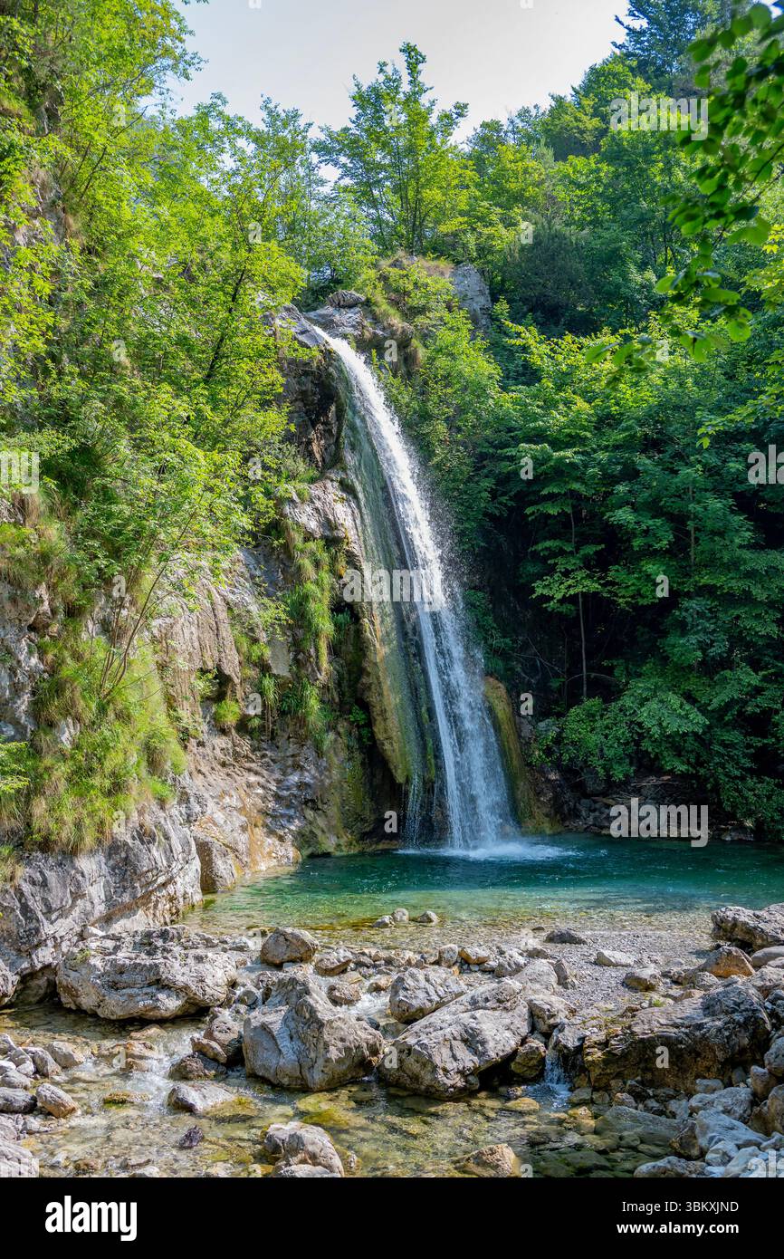 Cascata d'Ampola, in der Nähe des Idro-Sees, Lombardei, Italien Stockfoto