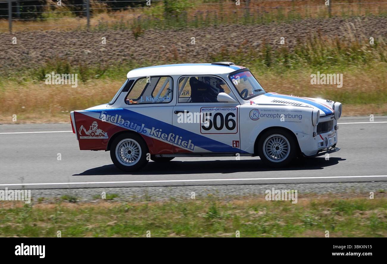 Trabant 601 auf der Strecke beim historischen Motorsport-Rennen am Schleizer Dreieck. Stockfoto