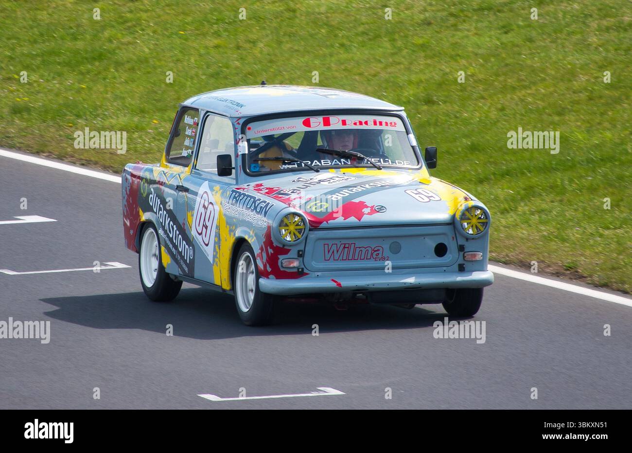 Trabant 601 bei einem Vintage-Rennen im Autodrom Most, Tschechien. Stockfoto