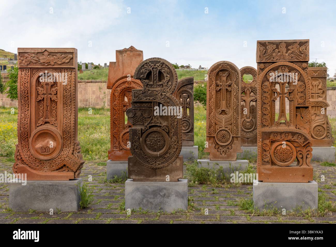 Die Kirche in Oshakan ist die heilige Ruhestätte des heiligen Mesrop Maschtots, des Erfinders des armenischen Alphabets aus dem 5. Jahrhundert und einer nationalen Ikone. Stockfoto