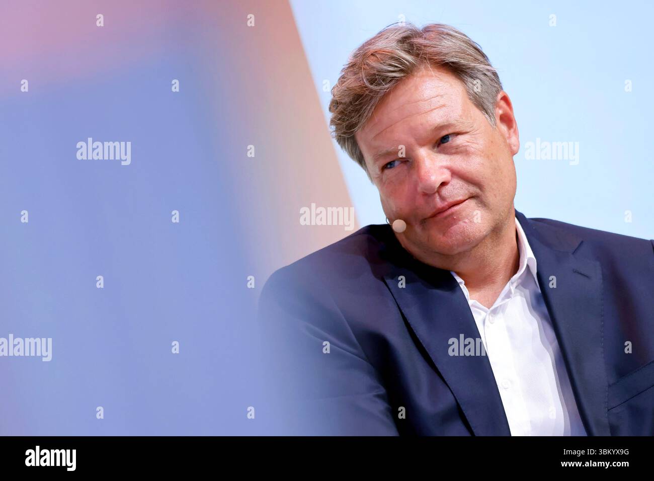 Politiker Robert Habeck Grüne, ehemaliger Bundeswirtschaftsminister, in der Phil.Cologne Veranstaltung Demokratie im Ernstfall in der Flora Köln. Köln, 23.06.2025 NRW Deutschland *** Politiker Robert Habeck Grünen , ehemaliger Bundeswirtschaftsminister, bei der Phil Köln-Veranstaltung Demokratie im Ernstfall in der Flora Köln Köln, 23 06 2025 NRW Deutschland Copyright: XChristophxHardtx Stockfoto