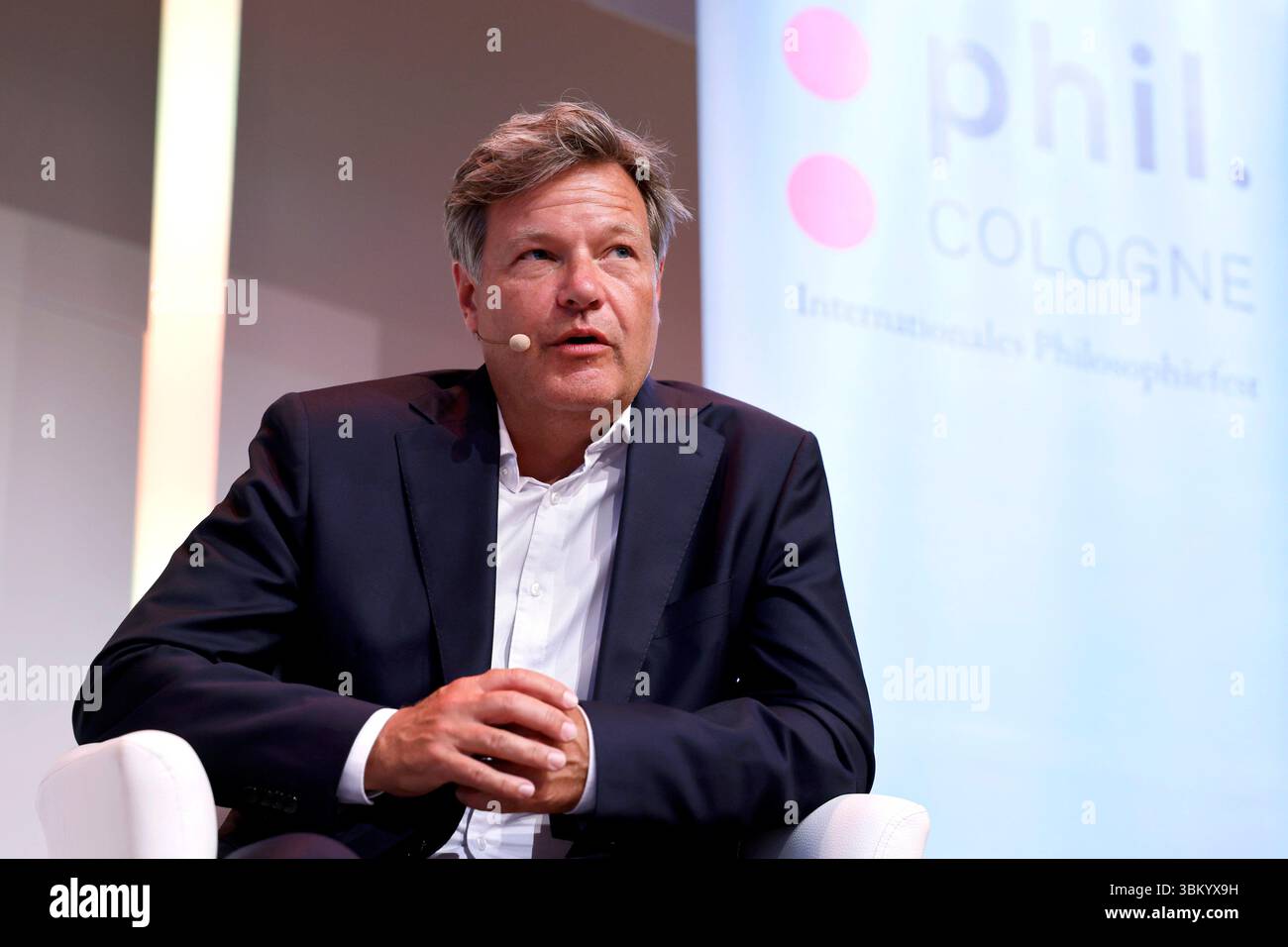 Politiker Robert Habeck Grüne, ehemaliger Bundeswirtschaftsminister, in der Phil.Cologne Veranstaltung Demokratie im Ernstfall in der Flora Köln. Köln, 23.06.2025 NRW Deutschland *** Politiker Robert Habeck Grünen , ehemaliger Bundeswirtschaftsminister, bei der Phil Köln-Veranstaltung Demokratie im Ernstfall in der Flora Köln Köln, 23 06 2025 NRW Deutschland Copyright: XChristophxHardtx Stockfoto