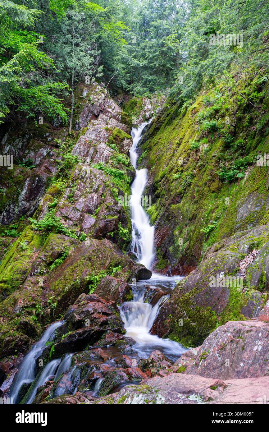 Foto der wunderschönen Morgan Falls im Chequamegon-Nicolet National Forest, Ashland County, Wisconsin, USA. Stockfoto