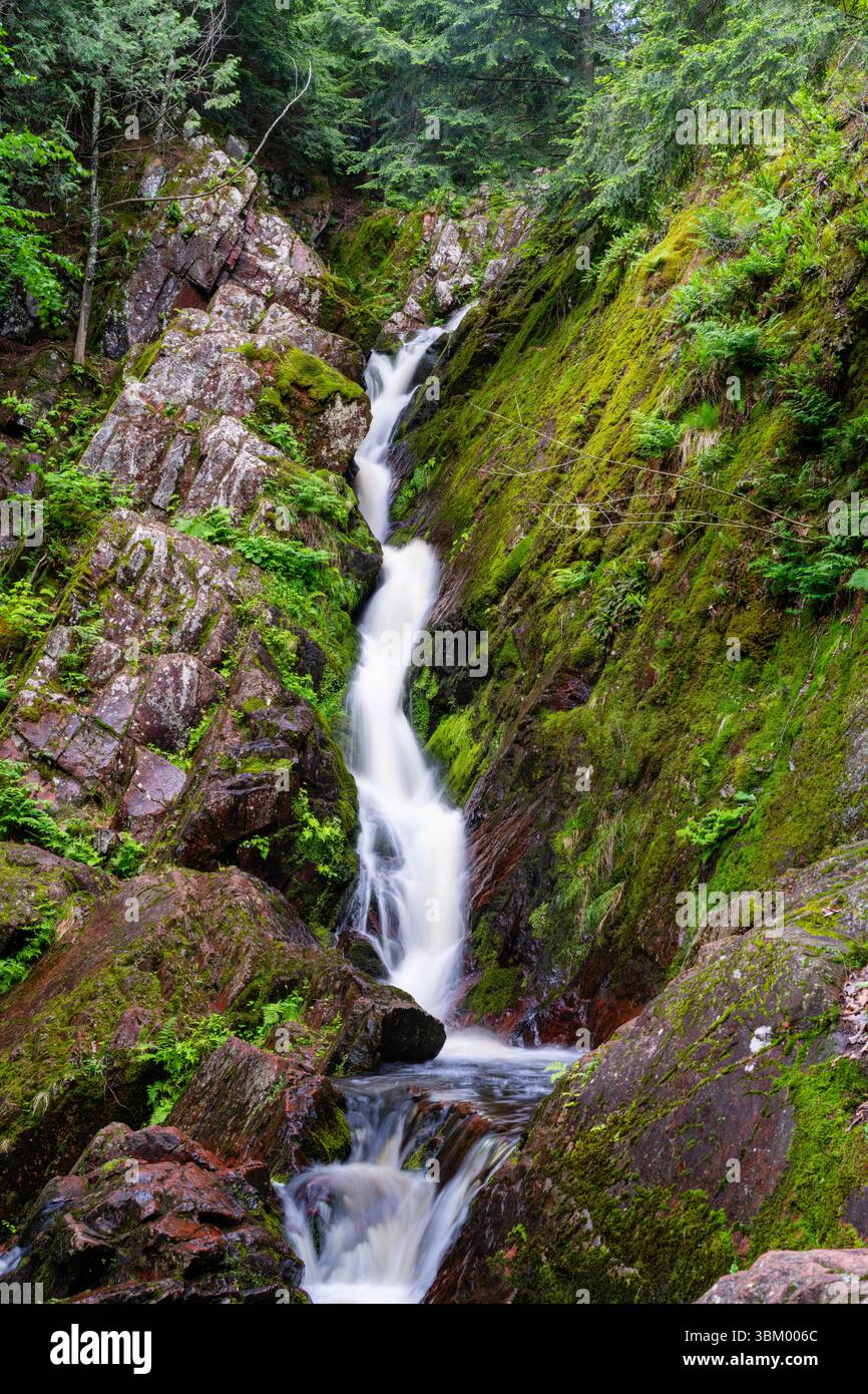 Foto der wunderschönen Morgan Falls im Chequamegon-Nicolet National Forest, Ashland County, Wisconsin, USA. Stockfoto