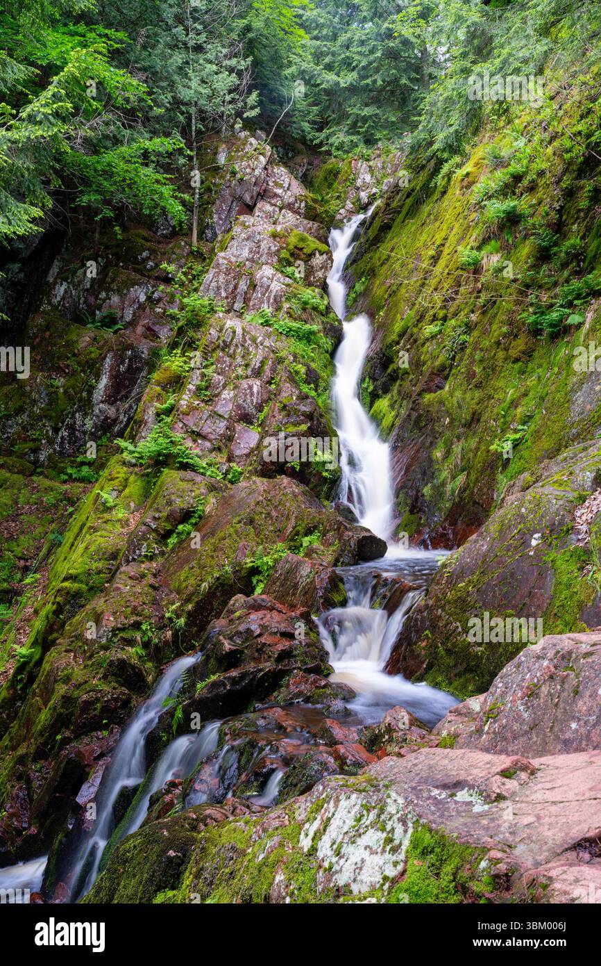Foto der wunderschönen Morgan Falls im Chequamegon-Nicolet National Forest, Ashland County, Wisconsin, USA. Stockfoto