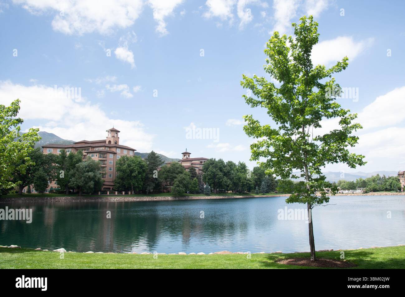 Colorado Springs, Colorado, USA. Juni 2025. US Senior Open Practice Round 1, Cheyenne Lake und Broadmoor West, Teil des Broadmoor Resorts, Austragungsort der US Senior Open Credit 2025: Casey B. Gibson/Alamy Live News Stockfoto